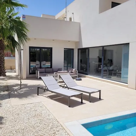 La Perla Blanca Villa *